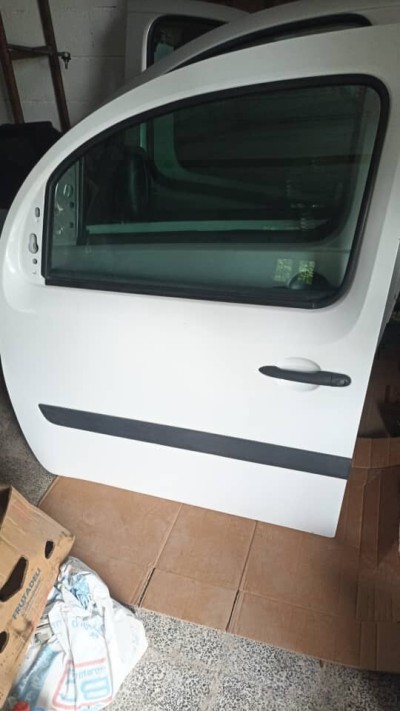 car-body-parts-porte-avant-gauche-kangoo-annee-2013-la-tool-espagne-draa-ben-khedda-tizi-ouzou-algeria