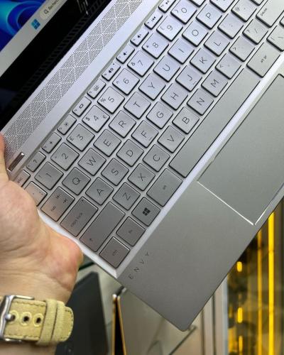 hp ENVY 14 i5-8eme 8GB/256GB Tactile, Carte Graphique Nvidia MX 250 2GB  X