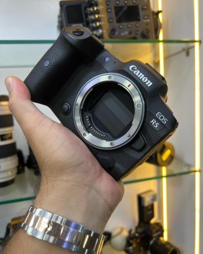 Canon EOS R5 