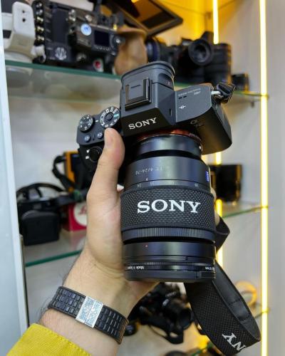 Lens : Sony 24-70 f/4 Zeiss