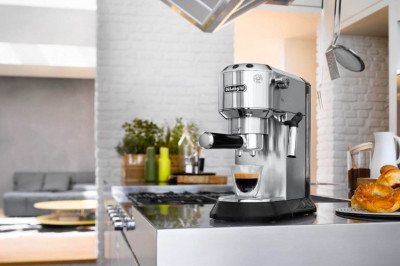 robots-mixeurs-batteurs-machine-a-cafe-delonghi-cafetiere-15-bars-dedica-style-espresso-chrome-ec685m-el-biar-alger-algerie