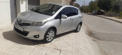 سيارة-صغيرة-toyota-yaris-2011-عين-سمارة-قسنطينة-الجزائر