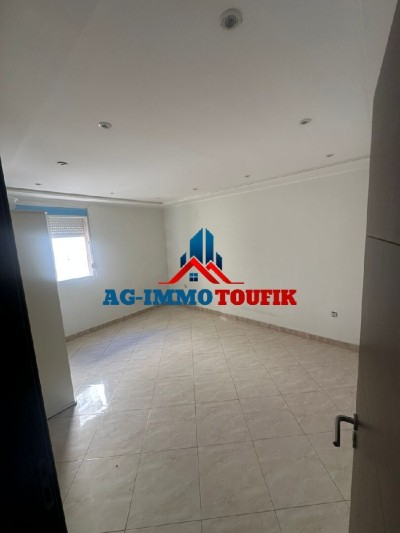 Location Appartement Niveau de villa F5 Alger Dely brahim