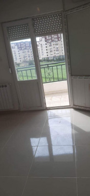 appartement-location-f5-alger-mahelma-algerie