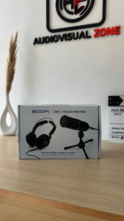 ZOOM ZDM-1 PODCAST MIC PACK ( microphone - headphones - tripod )