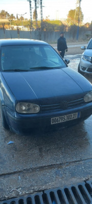 moyenne-berline-volkswagen-golf-4-2002-skikda-algerie