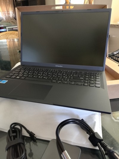 ASUS ExpertBook original (Etat neuf jamais utilisé). 