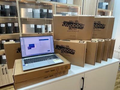 ASUS vivobook X1505V Oled i7-13620H 16gb 1Tb