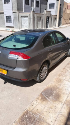 voitures-renault-laguna-3-2010-zeralda-alger-algerie