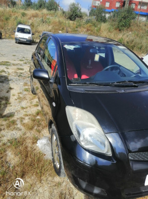 سيارة-صغيرة-toyota-yaris-2009-درارية-الجزائر