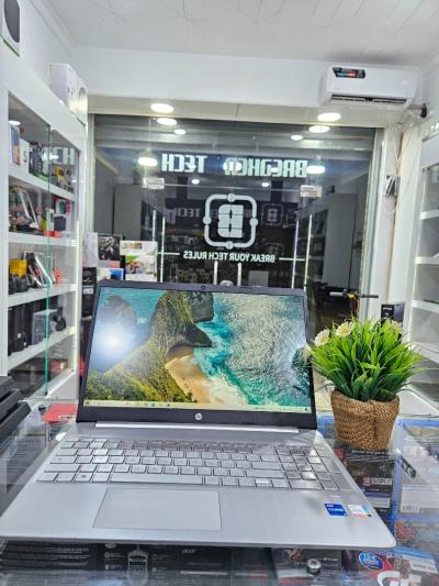HP 15   I7 1255U.  16/256 Go