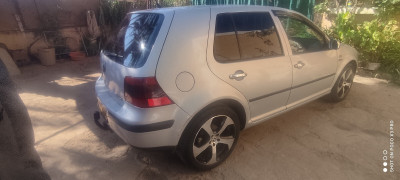 moyenne-berline-volkswagen-golf-4-2001-blida-algerie