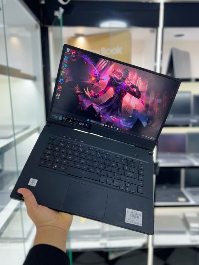 ASUS ROG ZEPHYRUS I7-10875H 16GB 1TB SSD RTX 2070 MAX Q DESIGN 8 GB 240Hz