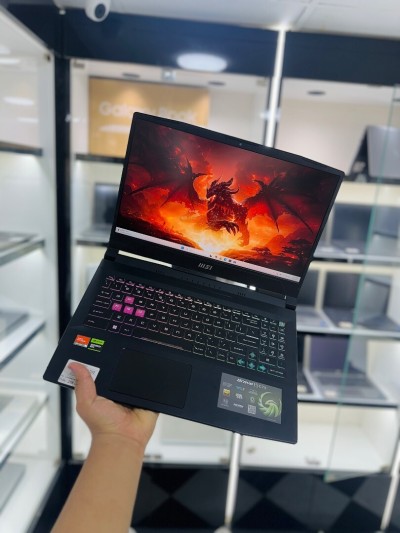 MSI BRAVO 15 C7V RYZEN 9 7940Hs 16GB 512GB SSD RTX 4060 8GB 2K 165HZ