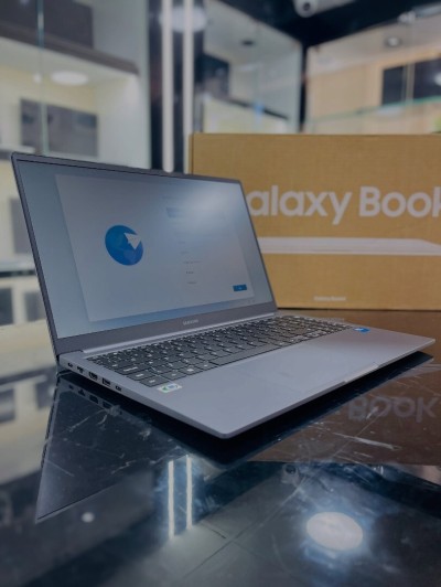 SAMSUNG GALAXY BOOK 4 INTEL CORE 5 120U 14eme 8GB 256GB SSD