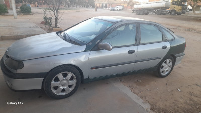 voitures-renault-laguna-1-1994-sougueur-tiaret-algerie