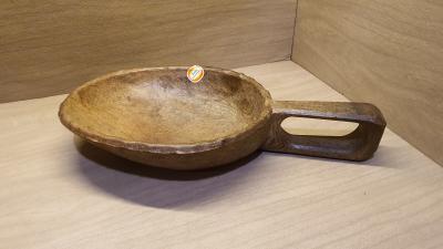 Pelle à grain en bois artisanale sculpter à la main, panier à fruit