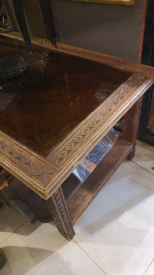 Table basse style mauresque finement sculpté , bois noble 