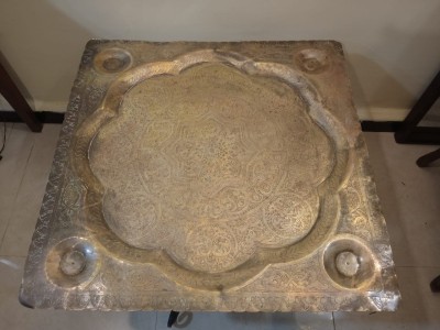 Plateau oriental carré en cuivre très bien ciselé LIQUIDATION