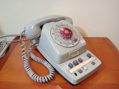 Ancien standard téléphonique à cadran, les années 60's, marque ERICSSON
