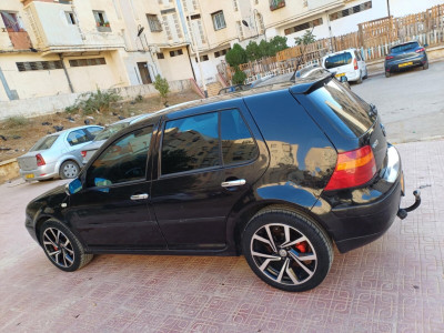 moyenne-berline-volkswagen-golf-4-2004-bouira-algerie