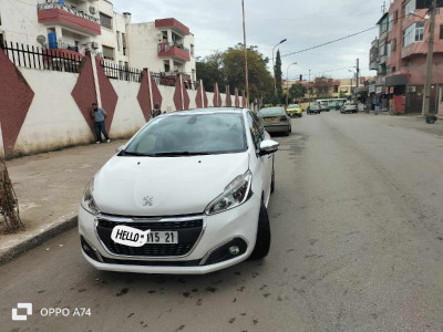 citadine-peugeot-208-2015-allure-facelift-skikda-algerie