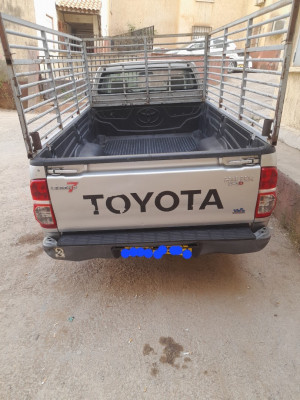 utilitaire-toyota-hilux-2013-tebessa-algerie