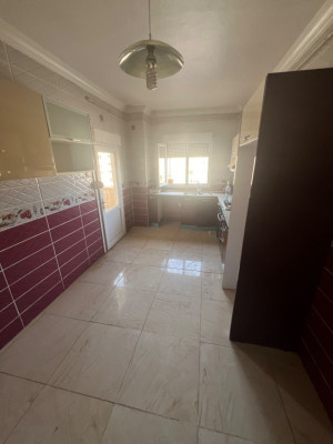 appartement-location-f5-alger-mahelma-algerie