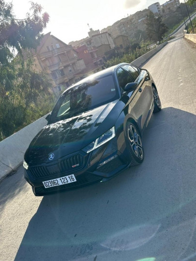 voitures-skoda-vrs-2023-alger-centre-algerie