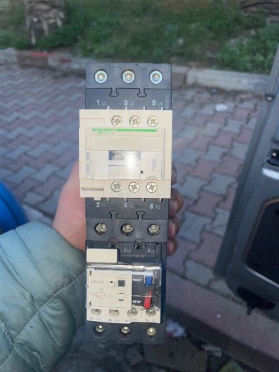 Contacter Schneider D40 + relais thermique