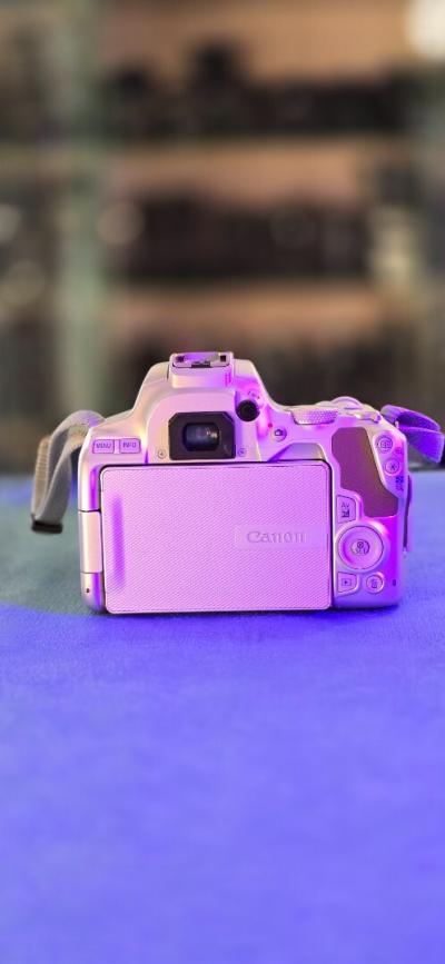 Canon eos 250D 2k silver 
