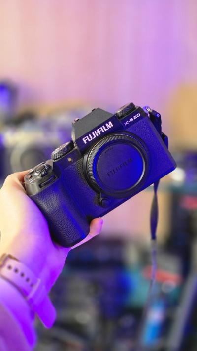 Fujifilm X-S20 