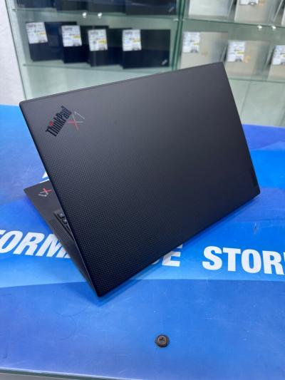 THINKPAD X1 CARBON GEN9 CORE : INTEL i7 - 1165G7 DISC : 512 GB  (SSD)  RAM : 16 GB  