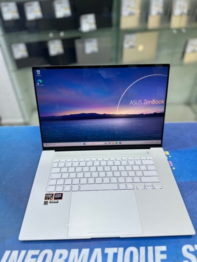 ASUS ZENBOOK S16  CORE : RYZEN AI 9 365w DISC :  01 TB  (SSD)  RAM : 24 GB