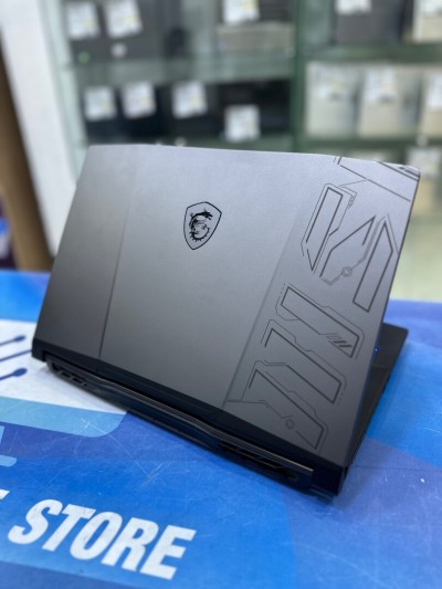 MSI PULSE 15 CORE : INTEL I7 - 13700H DISC :  512 GB  (SSD)  RAM : 16 GB RTX 4070 8GB