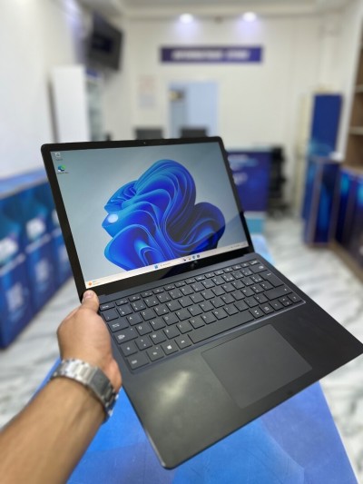 SURFACE LAPTOP 4  CORE : INTEL i7 - 1185G7 DISC : 256 GB  (SSD)  RAM : 16 GB  
