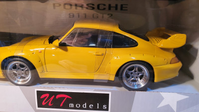 Porsche 911 de la marque UT models 1:18