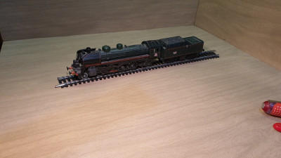 Locomotive à vapeur de train miniature sur rail pour collection et décoration