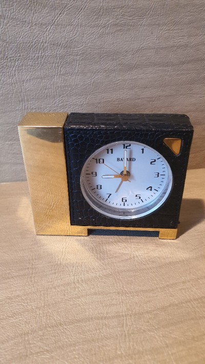 Joli petit réveil luxe de la marque BAYARD en cuir et laiton, Horloge