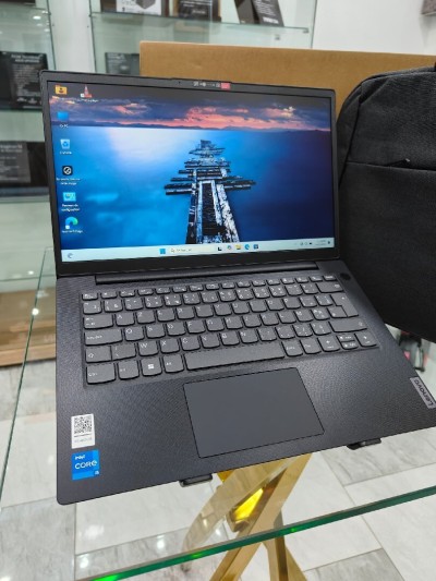 LENOVO V14 G4 I5 13420H 16GB RAM 512 SSD 14"FHD AVEC CARTABLE ORIGINAL NEUF JAMAIS UTILISE