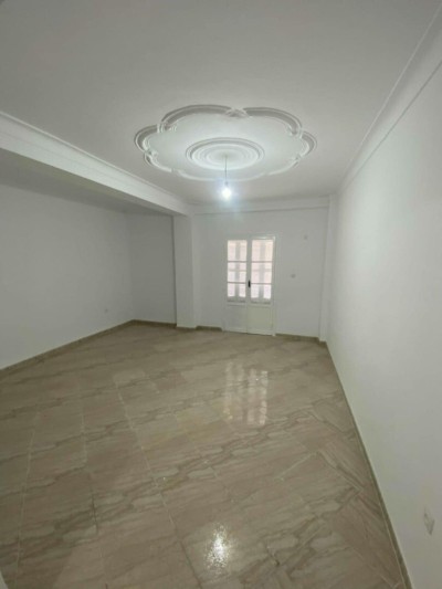 كراء شقة 3 غرف بومرداس تيجلابين