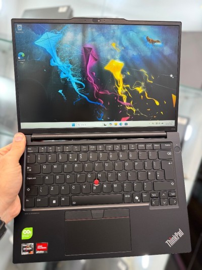 Lenovo ThinkPad E14 Ryzen 7 7735HS - 16Go - 512Go - Radeon 680M