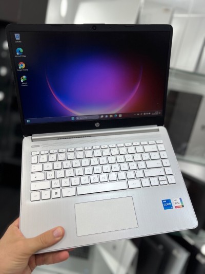 HP Laptop 14 - i5 1245U - 16Gb - 256Gb - Intel Iris Xe Graphics 