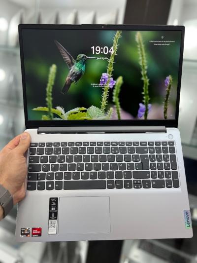 Lenovo IdeaPad 1 FHD - Ryzen 5 5500U - 8Gb Ram - 512Gb - AMD Radeon Graphics 