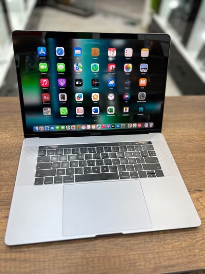 MacBook Pro 2017 15-Inch - i7 2.8 Ghz - 16Go - 256Go - Radeon Pro 555