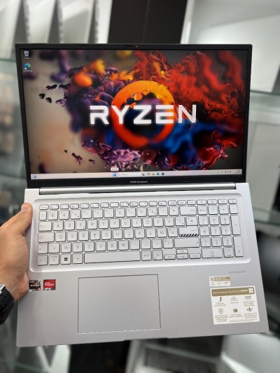 Asus VivoBook 17X FHD - Ryzen 5 7430U - 16Go - 1To SSD - AMD Radeon Graphics 
