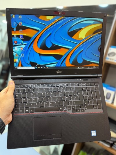 Fujitsu Siemens LifeBook i5 8250U - 8Go - 256Go SSD - Intel UHD Graphics