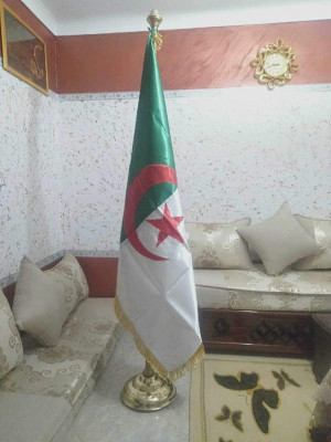 other-drapeaux-de-bureau-rais-hamidou-alger-algeria