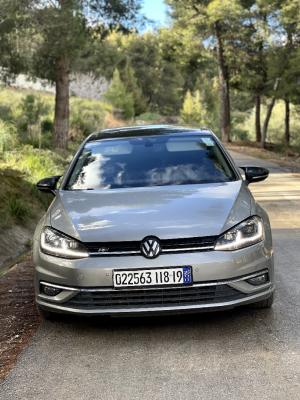 average-sedan-volkswagen-golf-7-2018-carat-mila-algeria