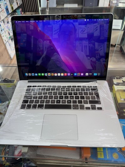 MacBook Pro 2015 15" i7 16G 2TB SDD 
